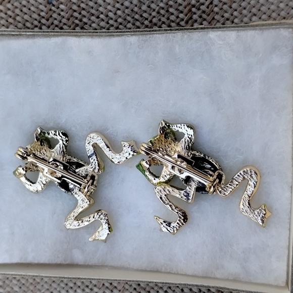Articulated Frogs Scatter Pin Set Red Rhinestone Eyes Gold Tone Enamel Moveable - Picture 2 of 5